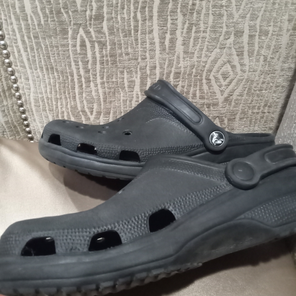 black Crocs - Picture 10 of 10